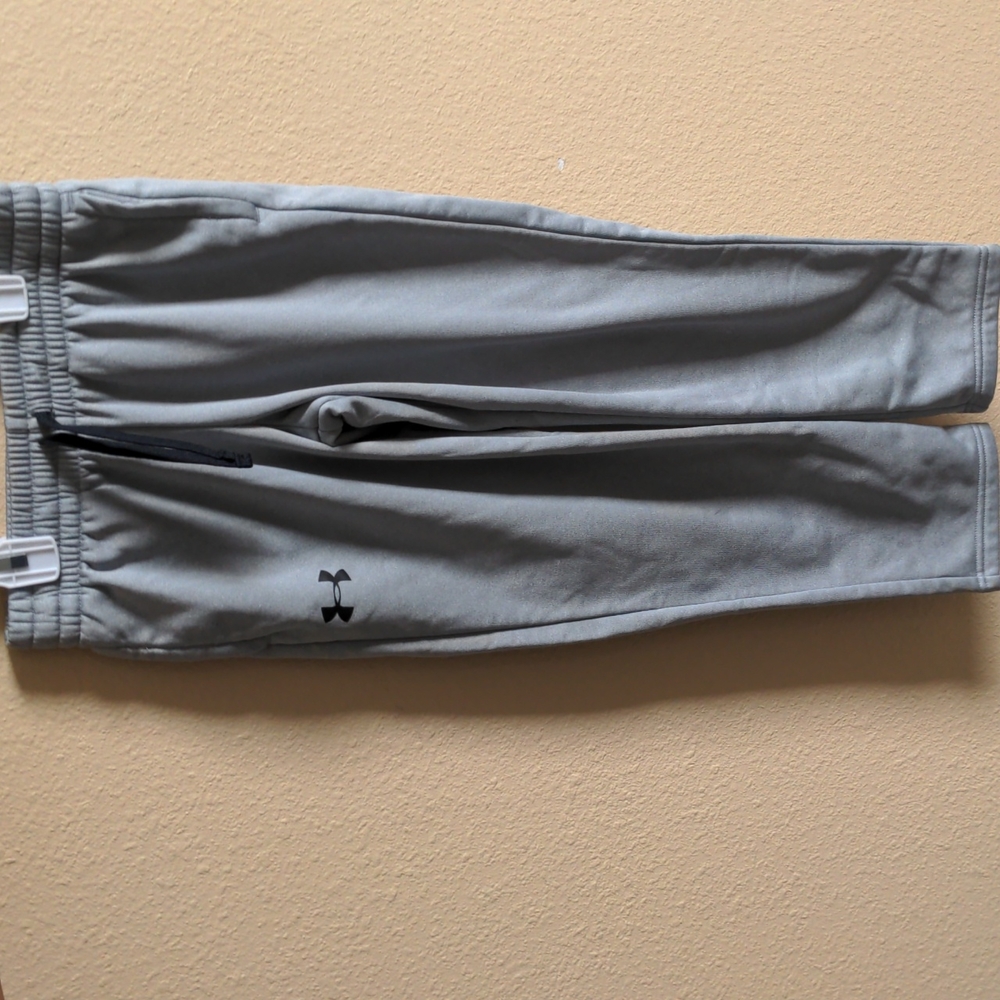 Under Armour sweatpants silver